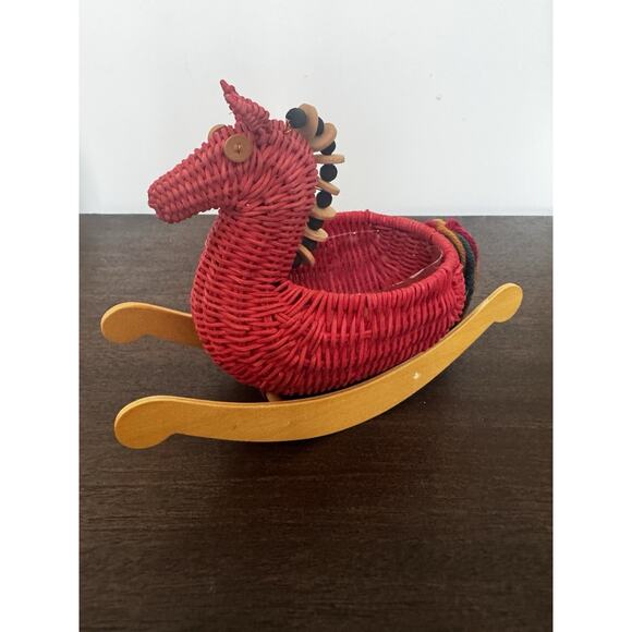 Avon Vintage Wicker Red Rocking Horse Yarn Tail Christmas Basket Trinkets Kitsch - Picture 13 of 14